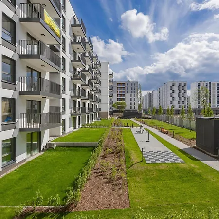 Herbu Oksza Elegant With Parking By Renters Apartment Warsaw