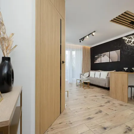 Herbu Oksza Elegant With Parking By Renters شقة *